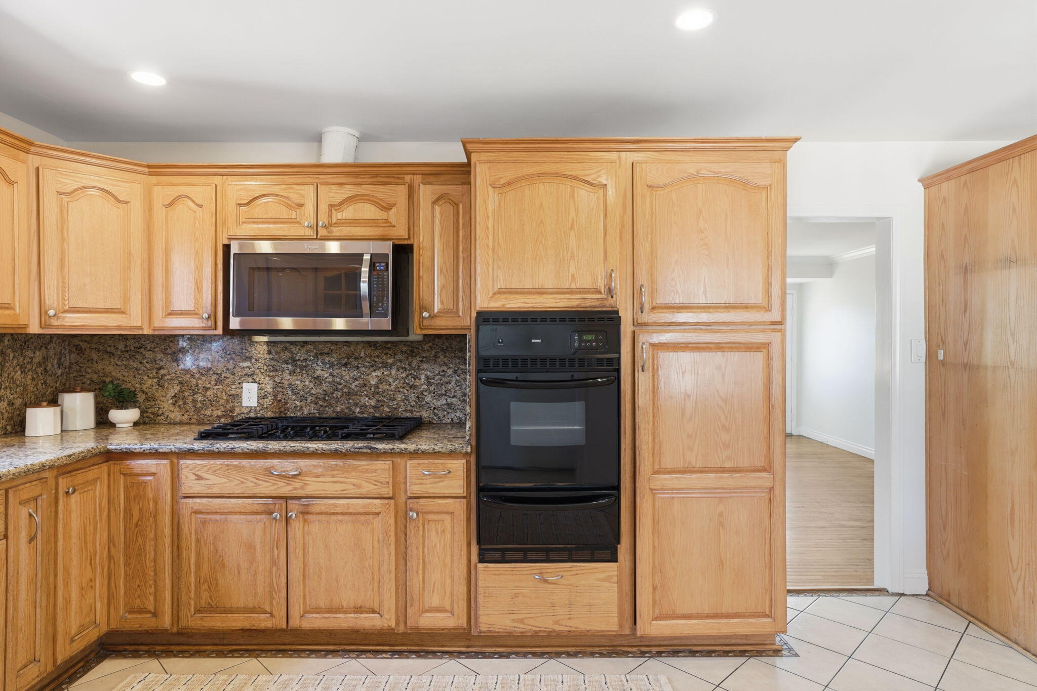 823 West Roderick Avenue Oxnard, CA 93030 - Photo 8 of 34 17-web-or-mls-0R3A7428