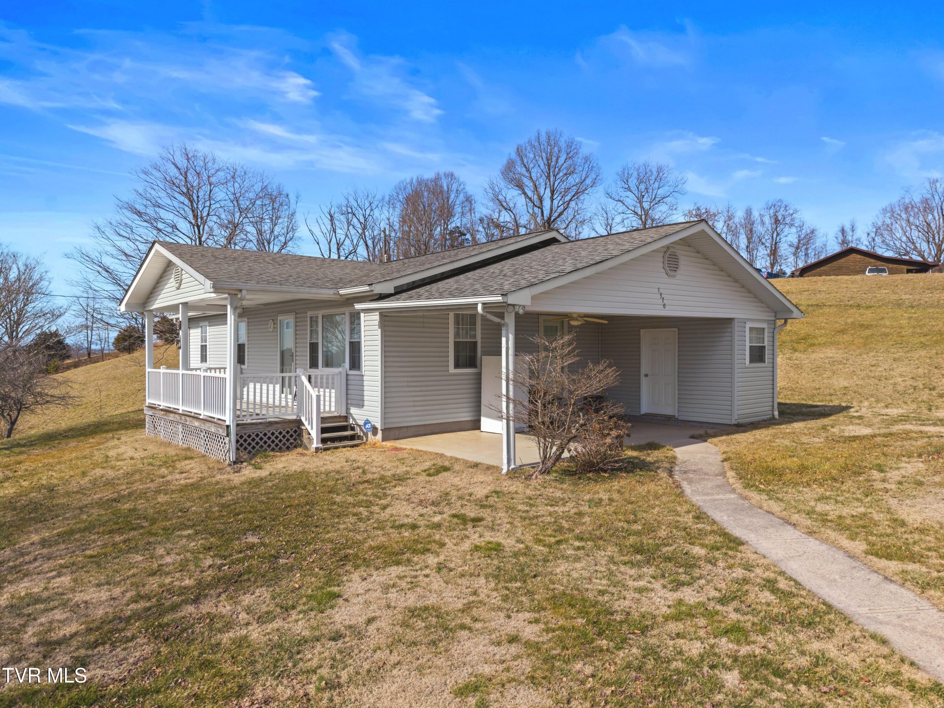 1370 Raven Hill Road Tazewell, TN 37879 - Photo 2 of 28 031-1370RavenHillRoad-Tazewell-TN-37879-
