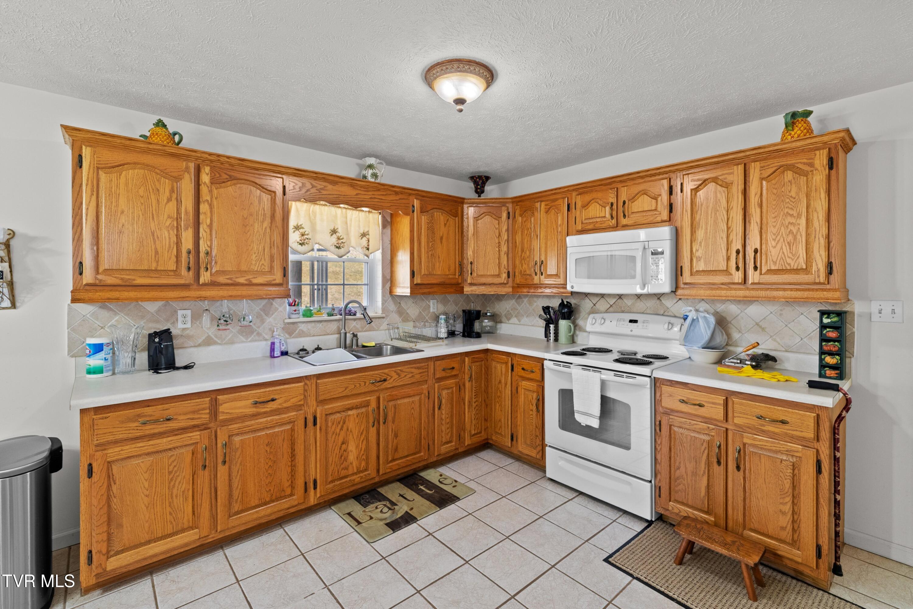 1370 Raven Hill Road Tazewell, TN 37879 - Photo 7 of 28 011-1370RavenHillRoad-Tazewell-TN-37879-