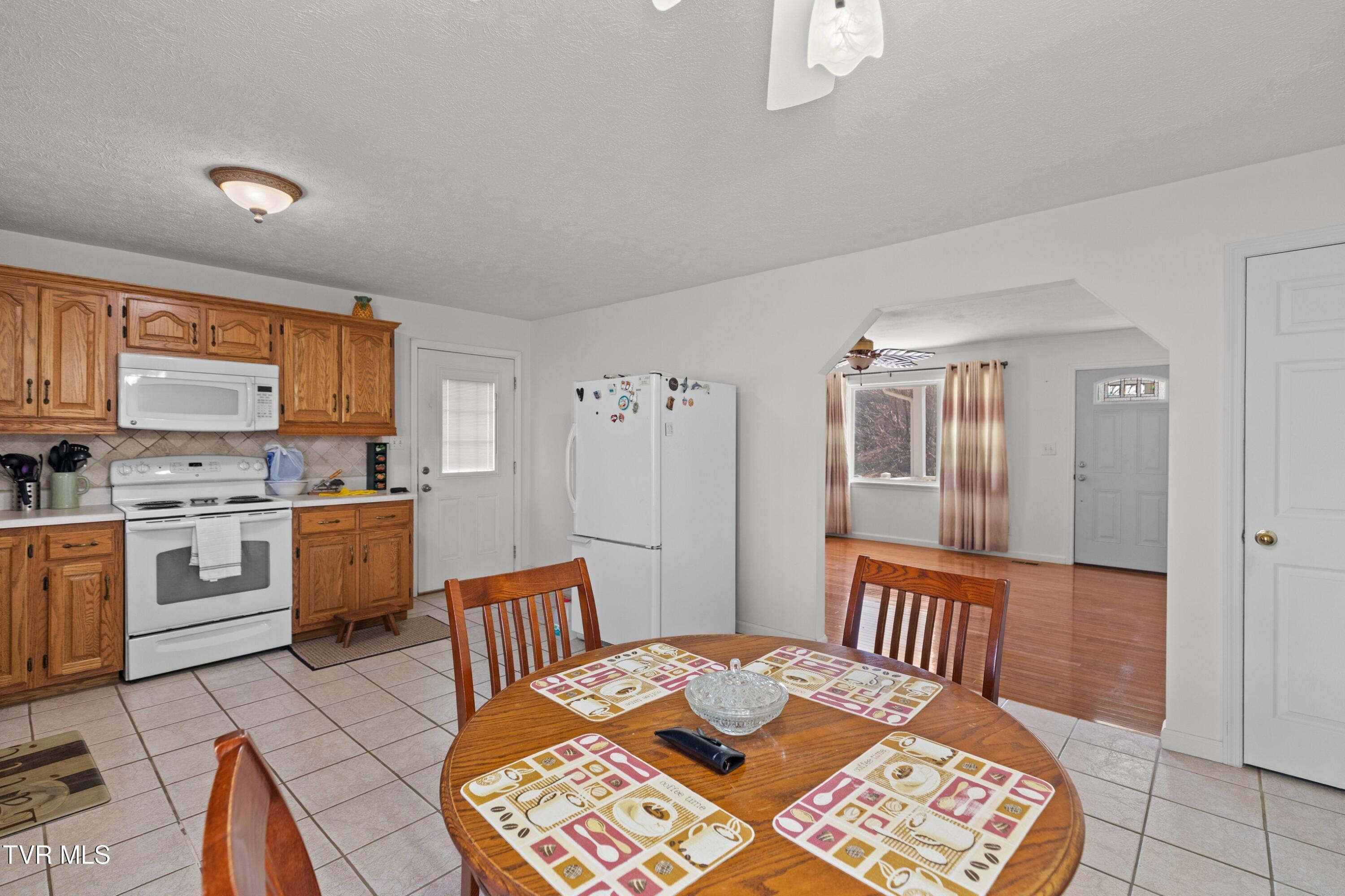 1370 Raven Hill Road Tazewell, TN 37879 - Photo 9 of 28 013-1370RavenHillRoad-Tazewell-TN-37879-