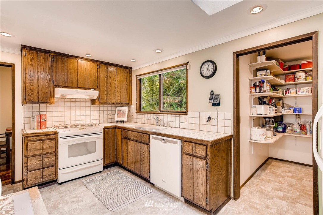 23017 2nd Avenue Southeast Bothell, WA 98021 - Photo 8 of 24