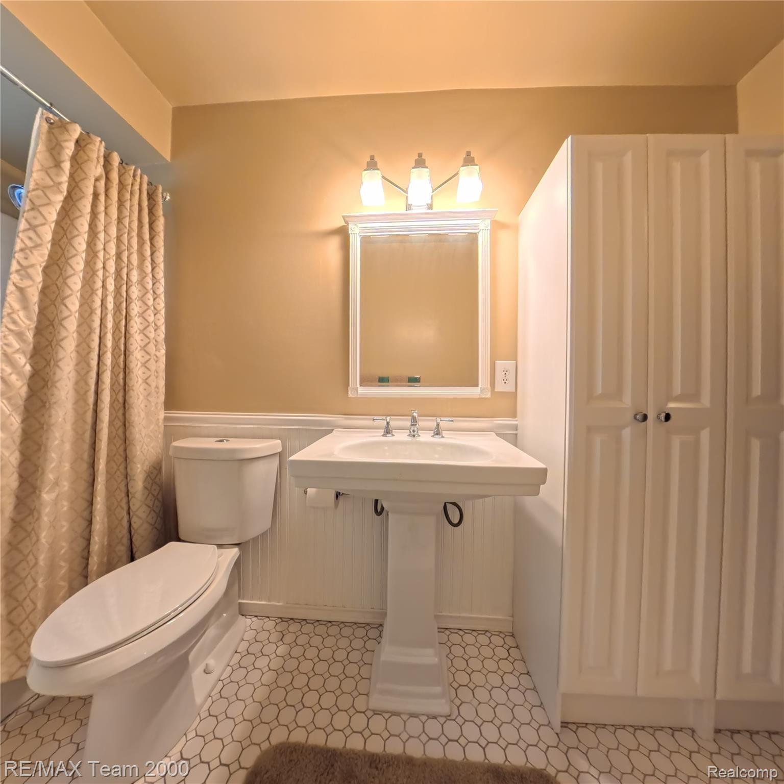 2104 Whittier Road Ypsilanti, MI 48197 - Photo 18 of 45 Full bathroom featuring a shower with curtain and wainscoting