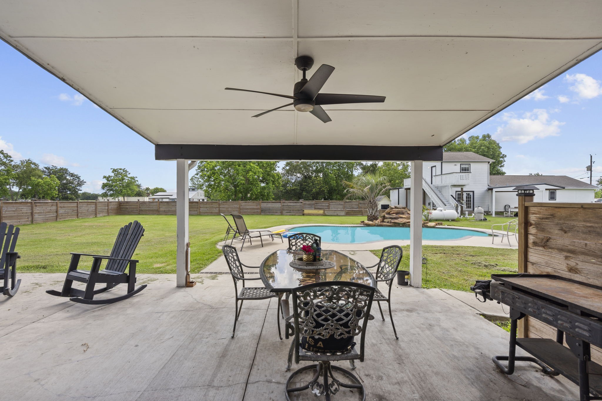 7009 Avenue R Santa Fe, TX 77510 - Photo 28 of 48 Covered back patio