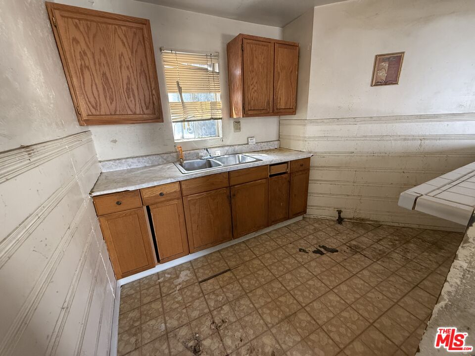 1415 North Spring Avenue Compton, CA 90221 - Photo 18 of 24 a bathroom with a sink and a mirror