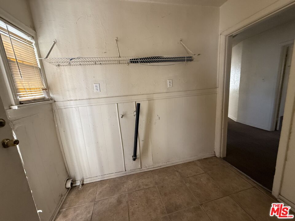 1415 North Spring Avenue Compton, CA 90221 - Photo 19 of 24 a view of small space