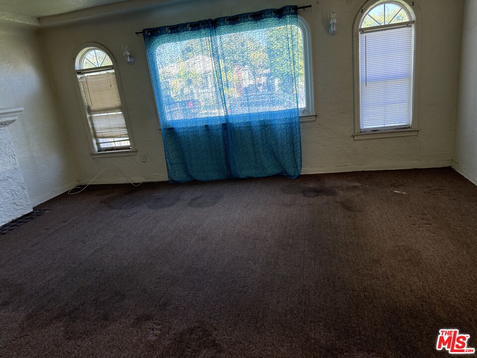1415 North Spring Avenue Compton, CA 90221 - Photo 22 of 24 an empty room with windows