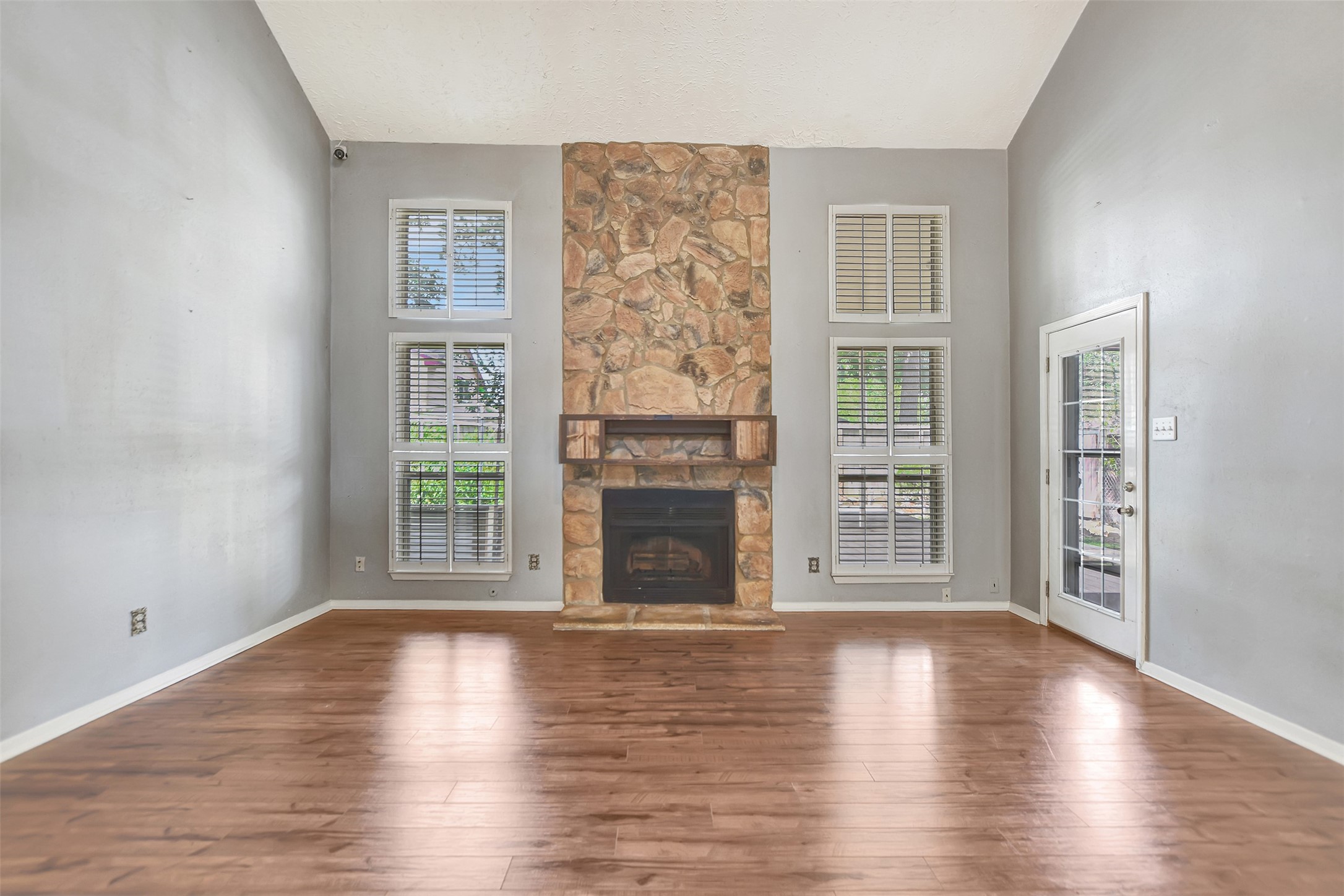 17327 Thorhill Street Spring, TX 77379 - Photo 6 of 44 Large living room