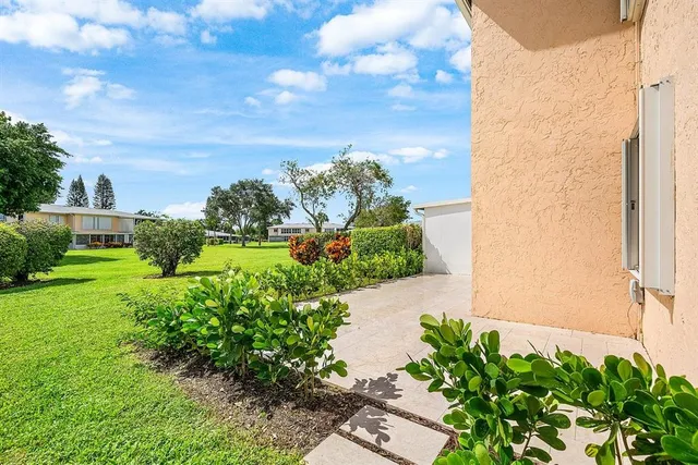 $300,000 | 1541 Northwest 20th Avenue, Unit 101, Delray Beach, FL 33445
