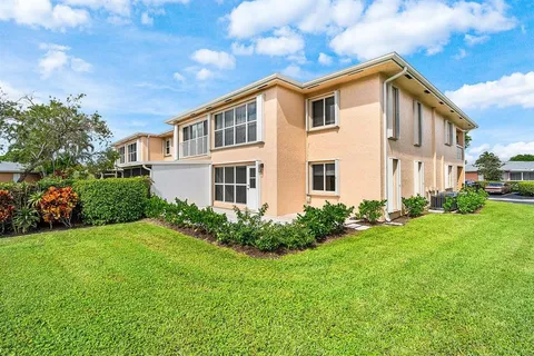 $300,000 | 1541 Northwest 20th Avenue, Unit 101, Delray Beach, FL 33445