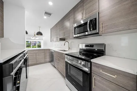 $300,000 | 1541 Northwest 20th Avenue, Unit 101, Delray Beach, FL 33445