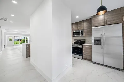 $300,000 | 1541 Northwest 20th Avenue, Unit 101, Delray Beach, FL 33445