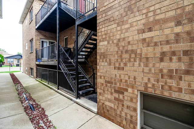 $449,900 | 6140 West Gunnison Street, Unit 3, Chicago, IL 60630
