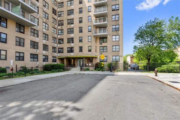 $165,000 | 1966 Newbold Avenue, Unit 505 | Unionport