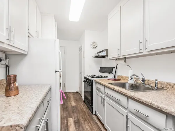 $165,000 | 1966 Newbold Avenue, Unit 505 | Unionport