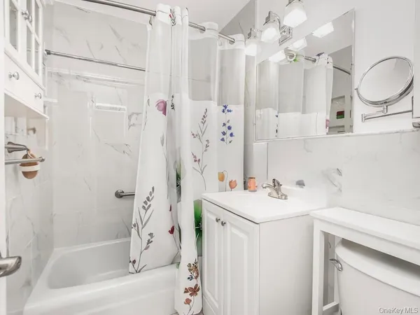 $165,000 | 1966 Newbold Avenue, Unit 505 | Unionport