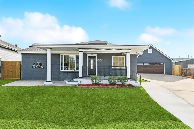 $349,900 | 110 Alexander Place, Arabi, LA 70032