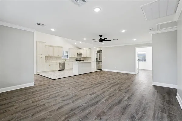 $325,000 | 110 Alexander Place, Arabi, LA 70032