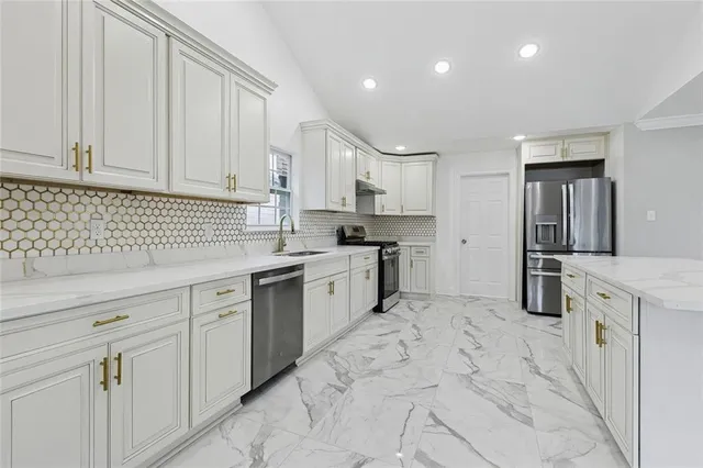 $349,900 | 110 Alexander Place, Arabi, LA 70032