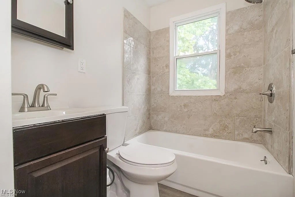 2337 Greenvale Road Cleveland, OH 44121 - Photo 16 of 18