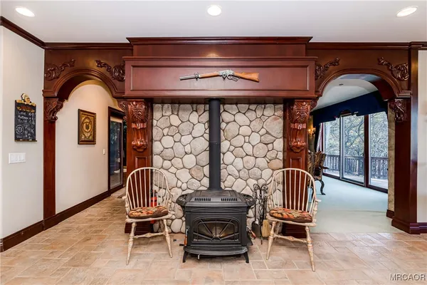 a view of livingroom with furniture