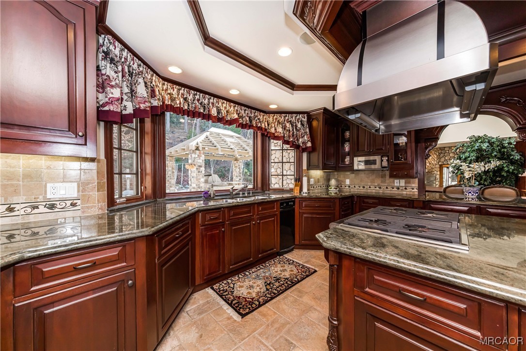 293 Fairway Drive Lake Arrowhead, CA 92352 - Photo 13 of 50