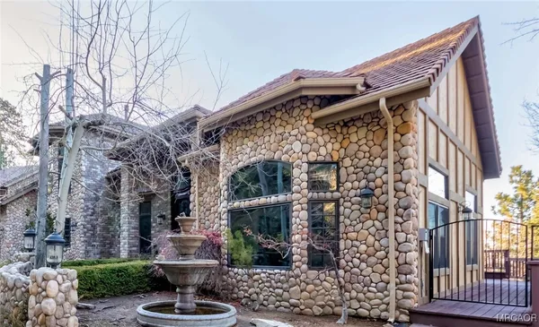 a front view of house with yard