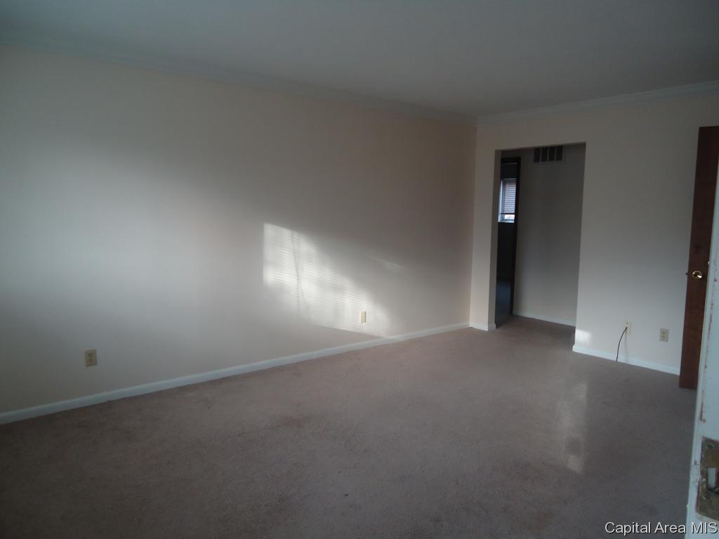 2107 Lexington Drive Springfield, IL 62704 - Photo 3 of 13