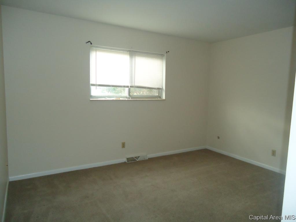 2107 Lexington Drive Springfield, IL 62704 - Photo 5 of 13