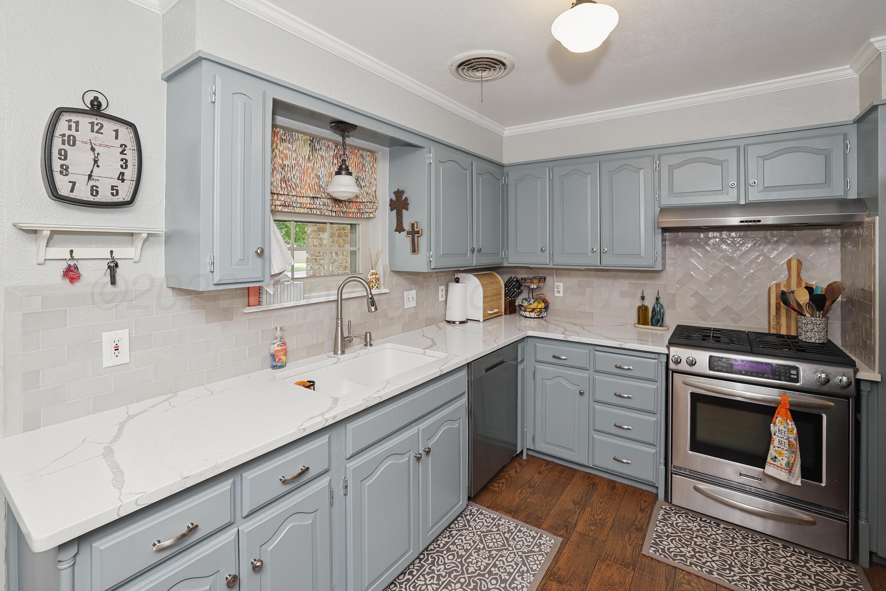 3306 Reeder Drive Amarillo, TX 79121 - Photo 10 of 33 10-Kitchen