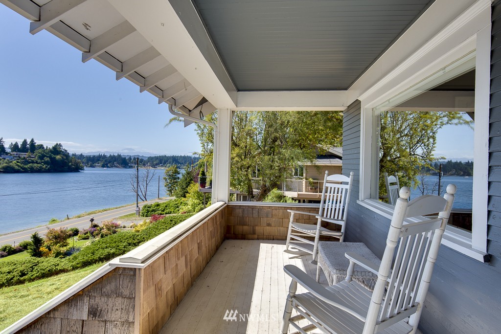2670 Tracyton Beach Road Northwest Bremerton, WA 98310 - Photo 1 of 25