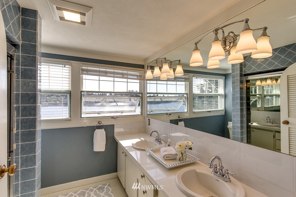 2670 Tracyton Beach Road Northwest Bremerton, WA 98310 - Photo 14 of 25