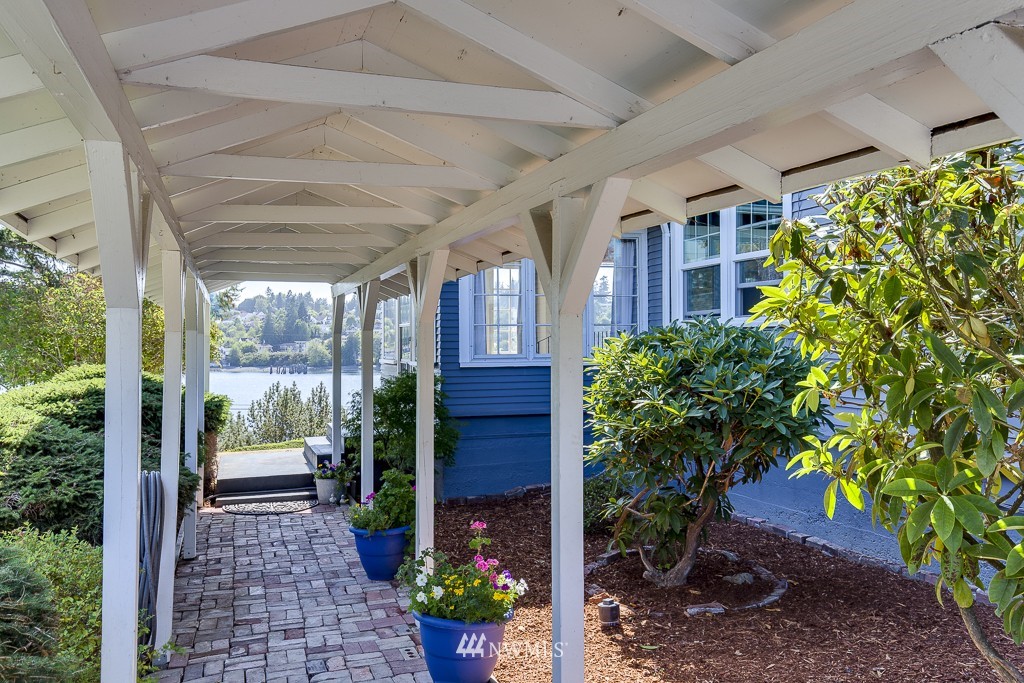2670 Tracyton Beach Road Northwest Bremerton, WA 98310 - Photo 3 of 25