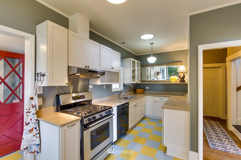 2670 Tracyton Beach Road Northwest Bremerton, WA 98310 - Photo 9 of 25