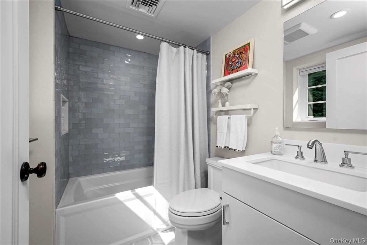 18 South Ridge Road Larchmont, NY 10538 - Photo 24 of 35 a bathroom with a sink toilet and shower