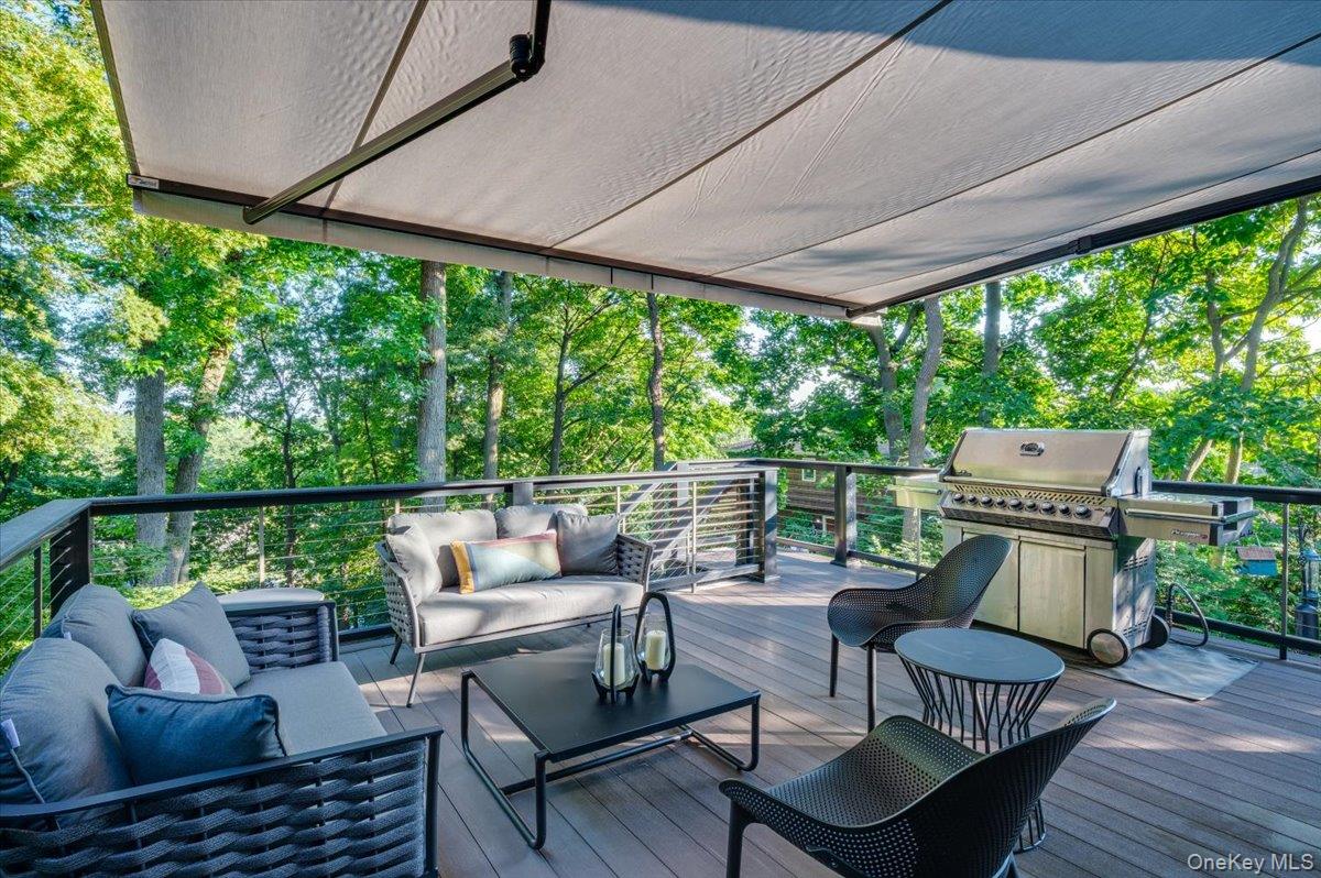 18 South Ridge Road Larchmont, NY 10538 - Photo 26 of 35 a view of a patio with a dining table and chairs with wooden floor
