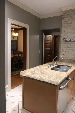 $595,000 | 2862 North Stowell Avenue, Milwaukee, WI 53211