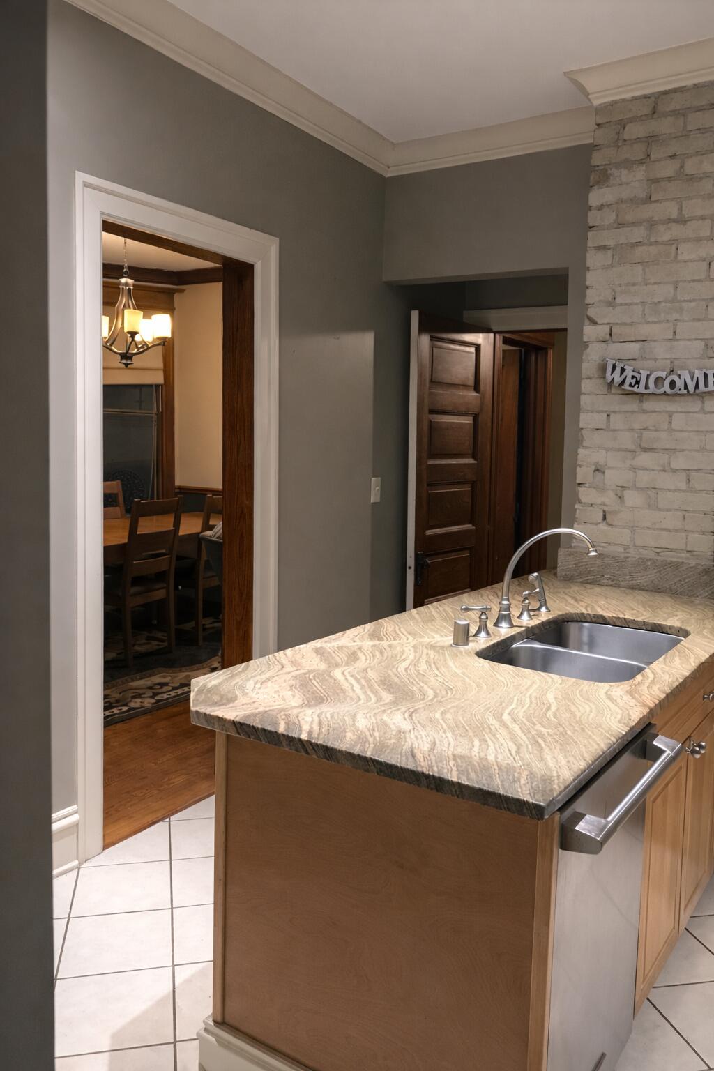 2862 North Stowell Avenue Milwaukee, WI 53211 - Photo 3 of 14 AC73F234-A768-48B5-A3EB-096A4CE258E6