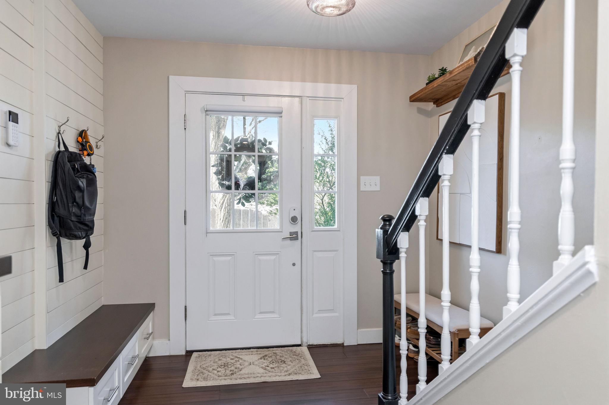 7391 Stream Way Springfield, VA 22152 - Photo 3 of 43
