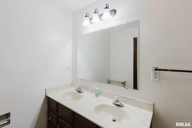 $297,000 | 1800 Testa Drive, Marion, IL 62959