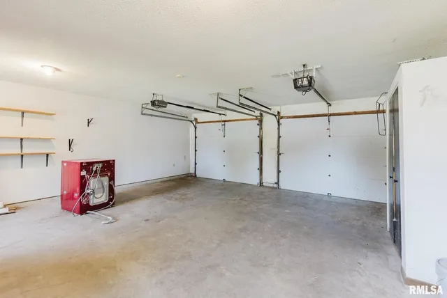 $297,000 | 1800 Testa Drive, Marion, IL 62959