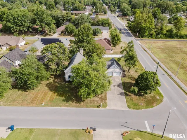 $297,000 | 1800 Testa Drive, Marion, IL 62959