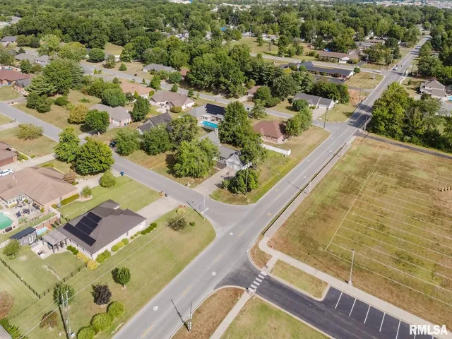 $297,000 | 1800 Testa Drive, Marion, IL 62959