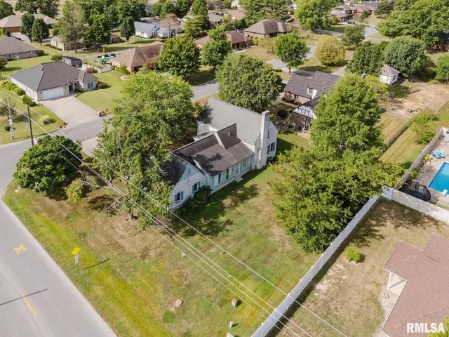 $297,000 | 1800 Testa Drive, Marion, IL 62959