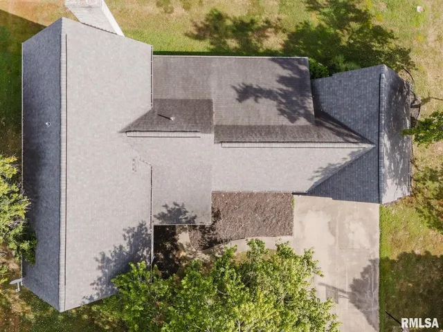 $297,000 | 1800 Testa Drive, Marion, IL 62959