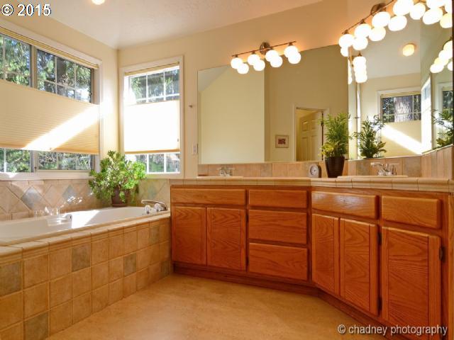 11010 Southwest 29th Court Portland, OR 97219 - Photo 11 of 16 Bathroom, Attached