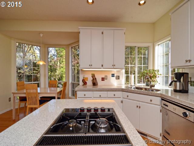 11010 Southwest 29th Court Portland, OR 97219 - Photo 5 of 16 Kitchen/Nook