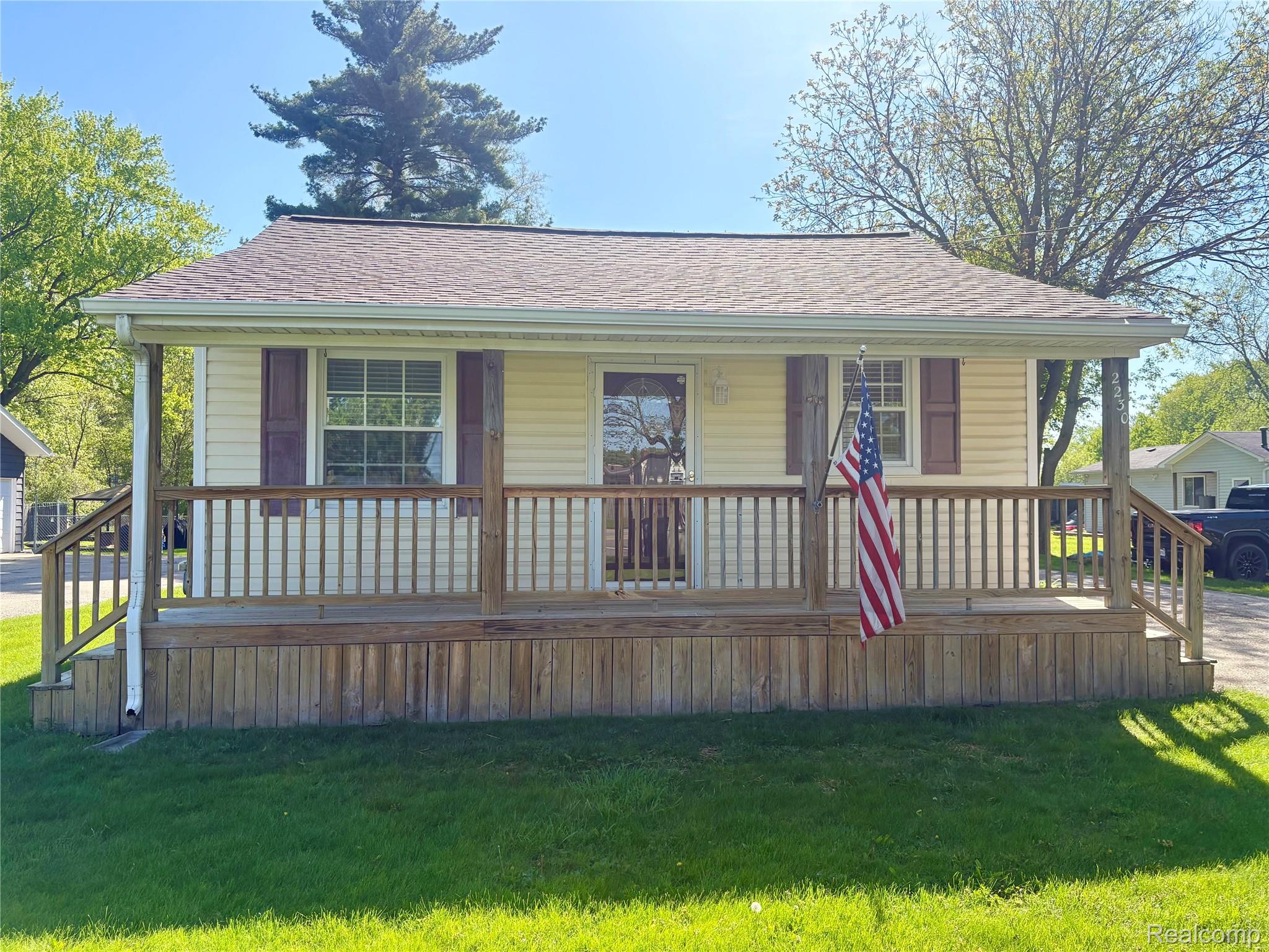 2230 North Center Road Burton, MI 48509 - Photo 1 of 21 View of front of home featuring a shingled roof and a front yard