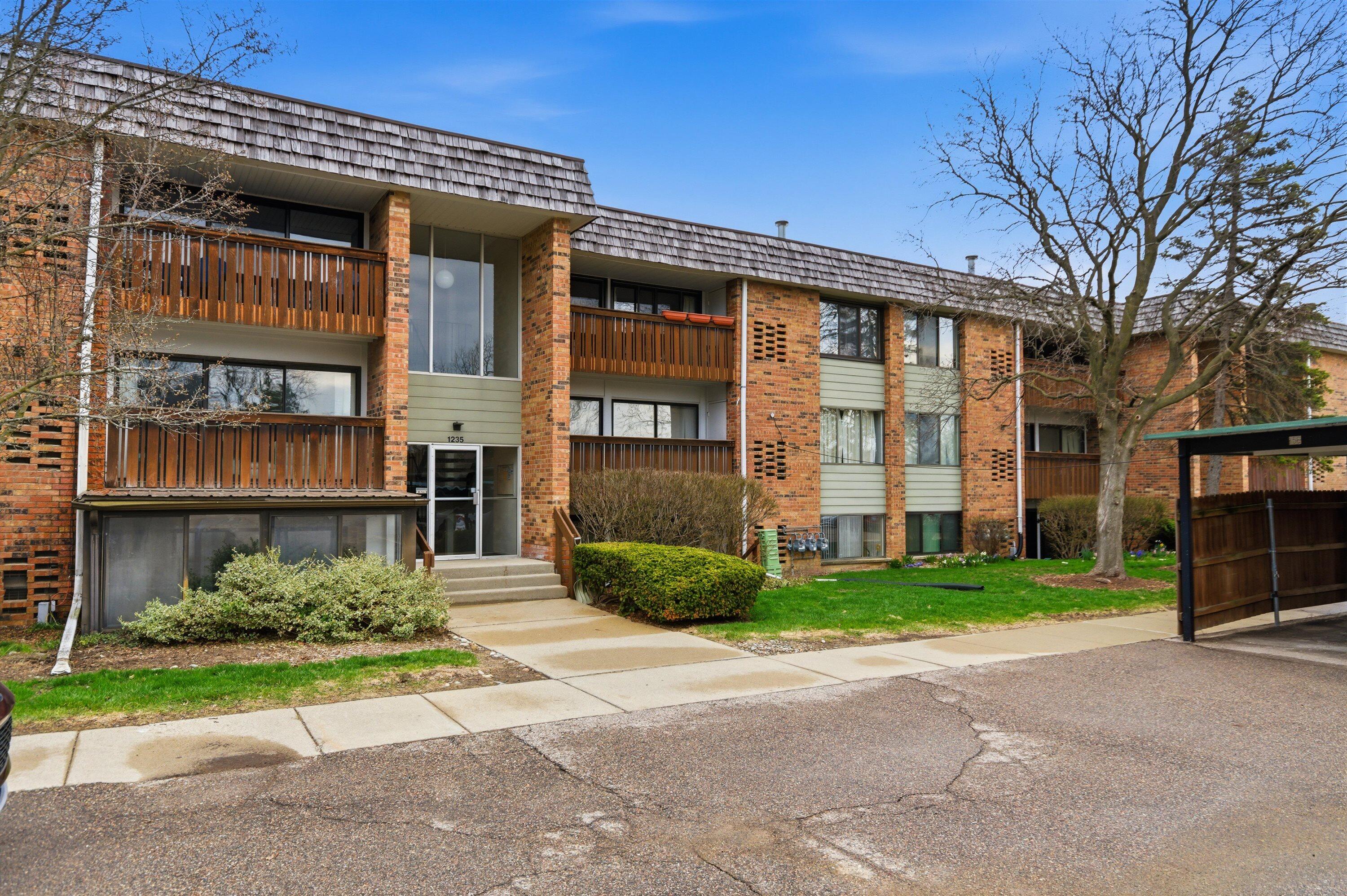 1235 South Maple Road, Unit 201 Ann Arbor, MI 48103 - Photo 3 of 35 03-03