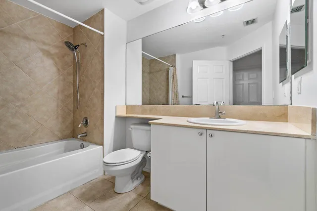 $4,400 | 233 South Federal Highway, Unit 208, Boca Raton, FL 33432