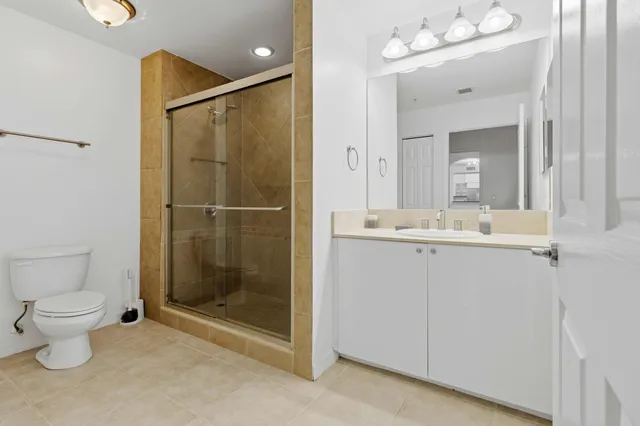 $4,100 | 233 South Federal Highway, Unit 208, Boca Raton, FL 33432